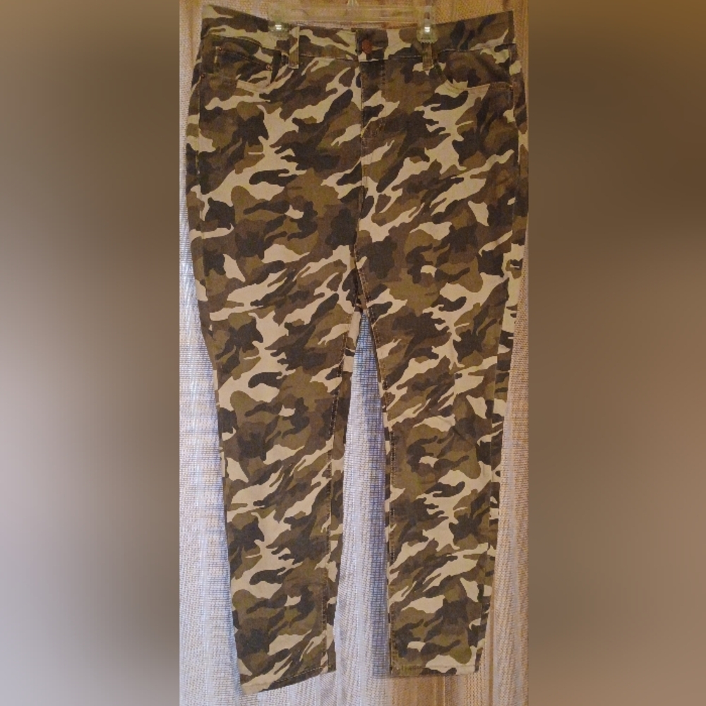 Royalty for Me camouflage ankle length jeans